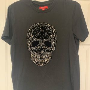 Guess Tee Size Medium Embellished with Raised Skull velvety and sequins